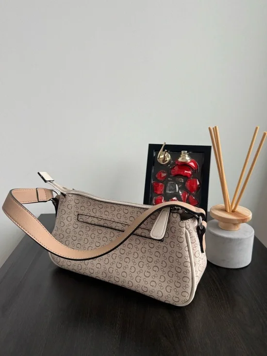 Guess Monogram Bag - Picture 4 of 7